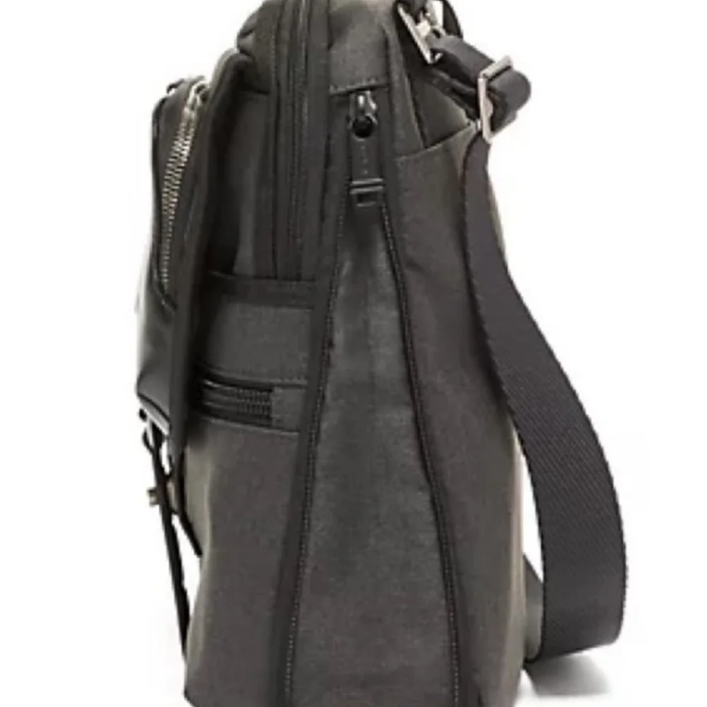 TUMI ALPHA BRAVO ARNOLD ZIP FLAP MESSENGER BAG